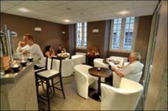 Hotel Du Commerce Navarrenx ภายนอก รูปภาพ