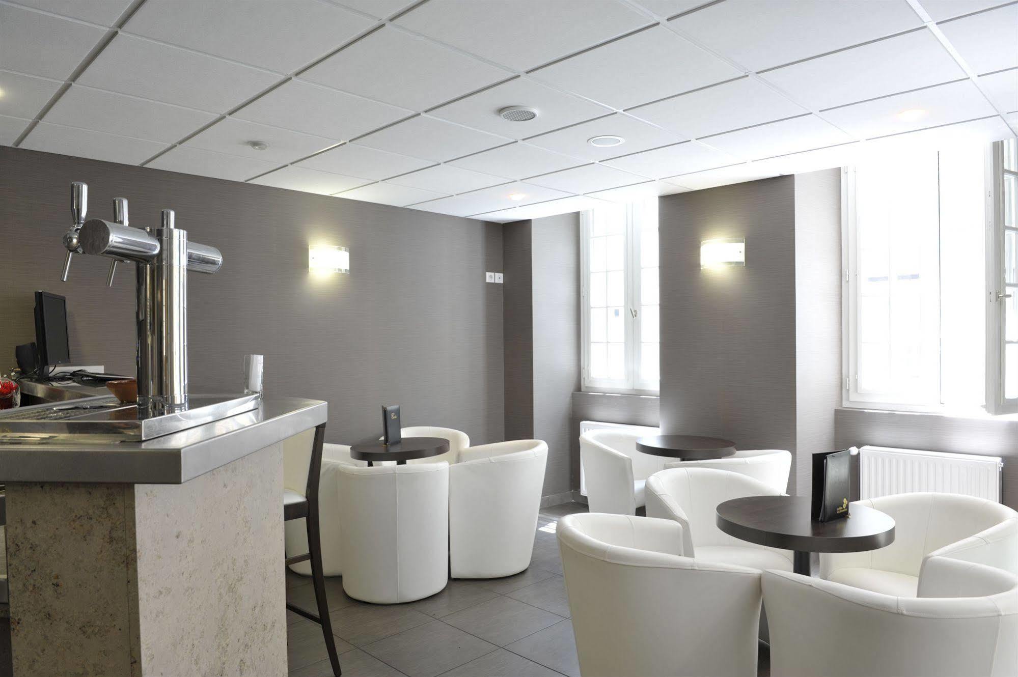 Hotel Du Commerce Navarrenx ภายนอก รูปภาพ